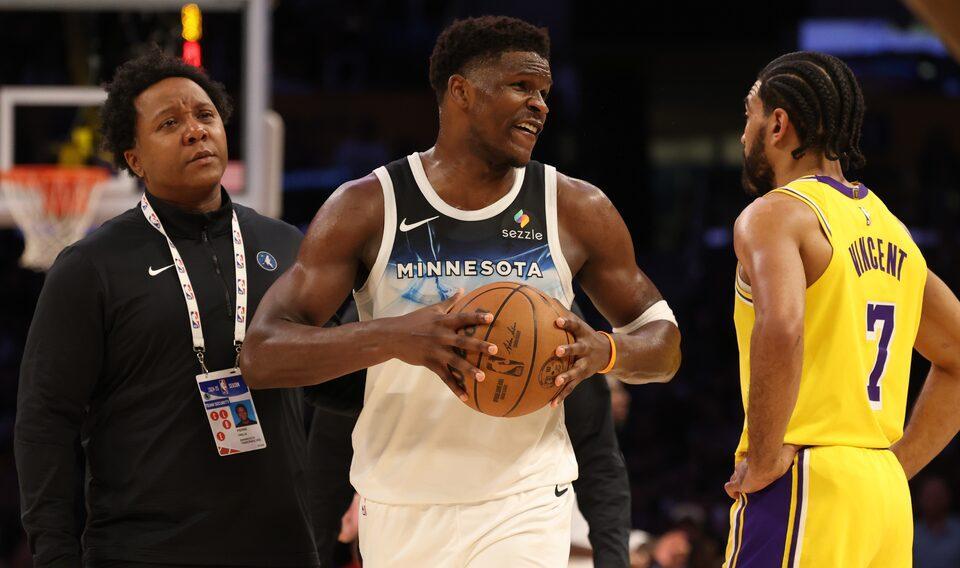 包含NBA球员伤势公布，球队士气受到考验的词条